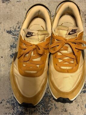 Nike Waffle Debut size 8 women’s